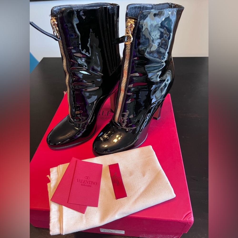 Valentino Garavani Black Zipped Leather Boots size 10 (40)